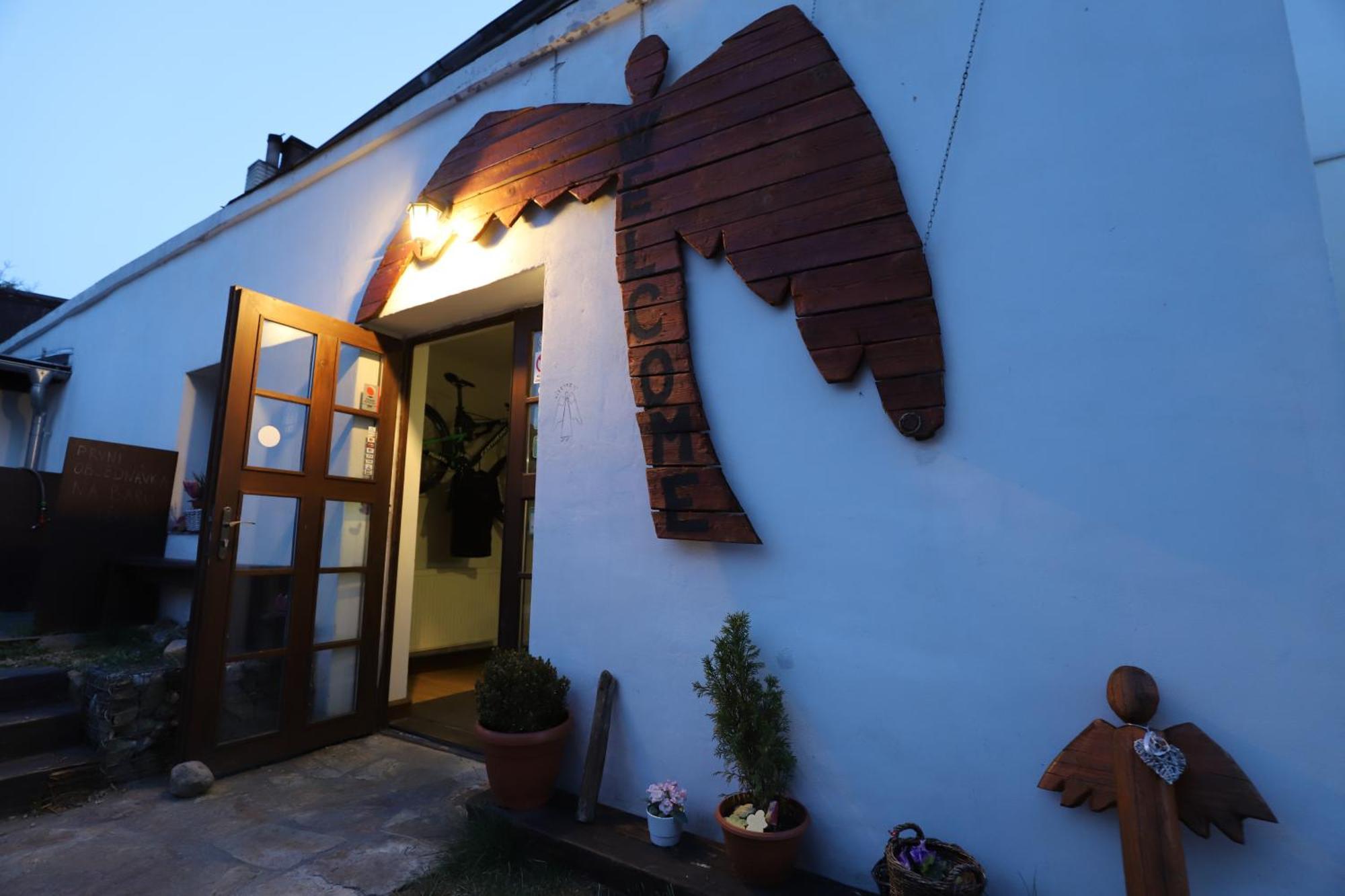 Bike Bistro A Penzion U Vsech Andelu Nove Mesto pod Smrkem Exteriör bild